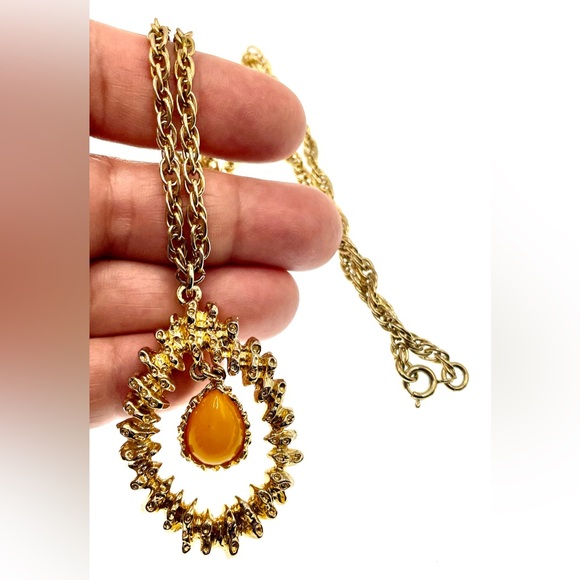 Vintage 1970s Signed Sarah Coventry
Honeycomb Tear Drop Pendant Necklace - Picture 5 of 8